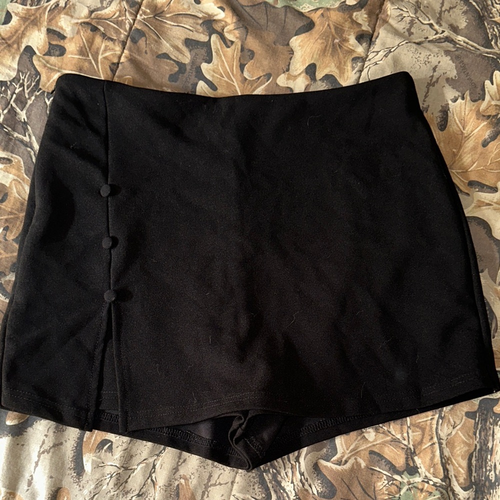SHEIN Black Button-Accent Women's Skort